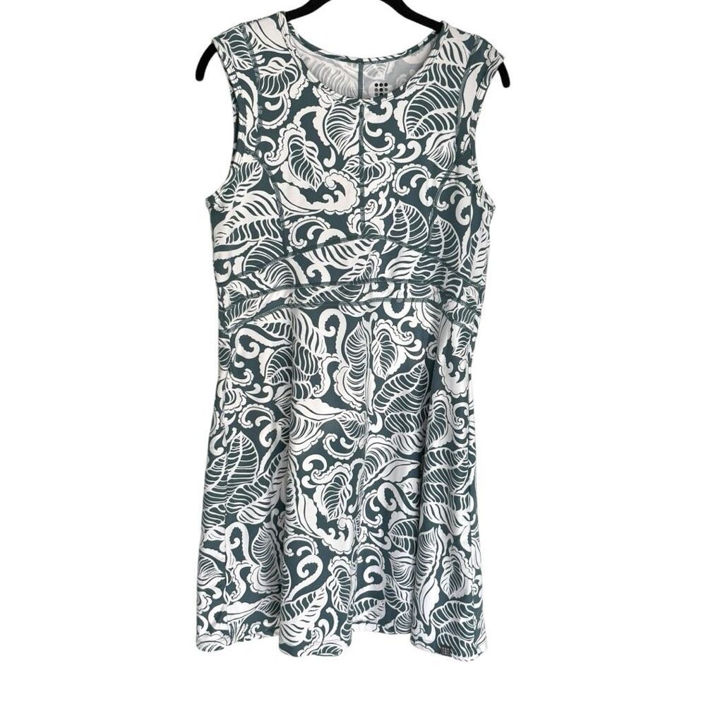 Title Nine Dream Athletic Dress Size Large Green and White Paisley